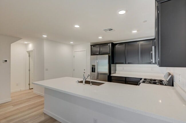 Building Photo - 10772 Paget Ct