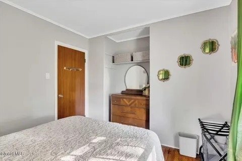 Building Photo - 37 Buell St