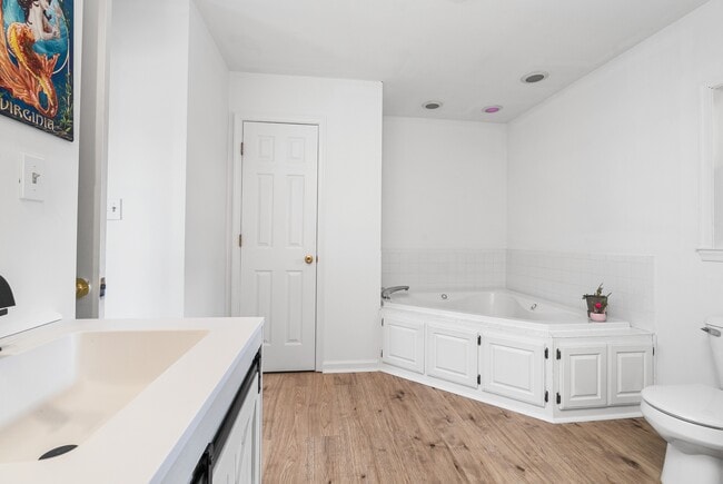 Building Photo - 509 Frank Ln