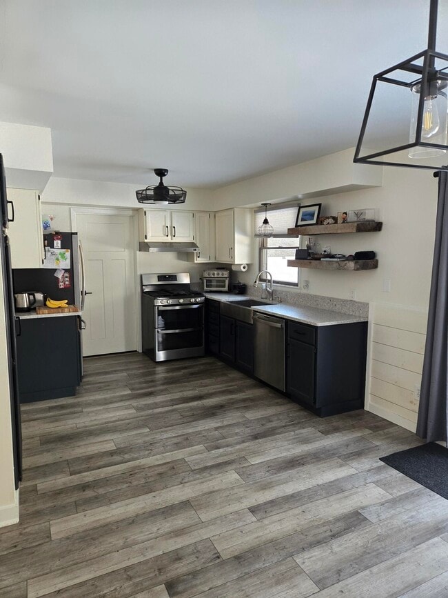 Building Photo - 2344 E Textile Rd