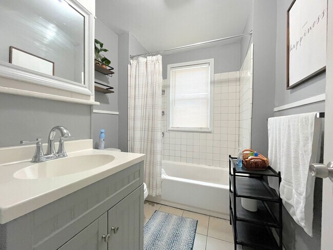 Building Photo - 497 Colvin Ave