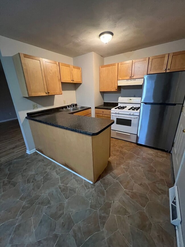 Building Photo - 2316 Yale Blvd