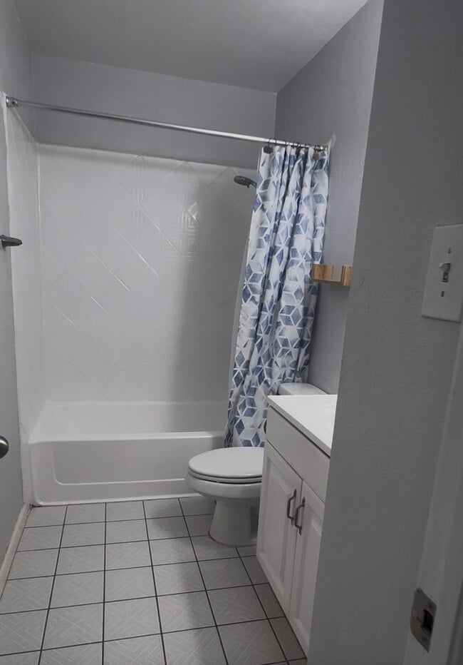 Building Photo - 556 Apache Loop SW