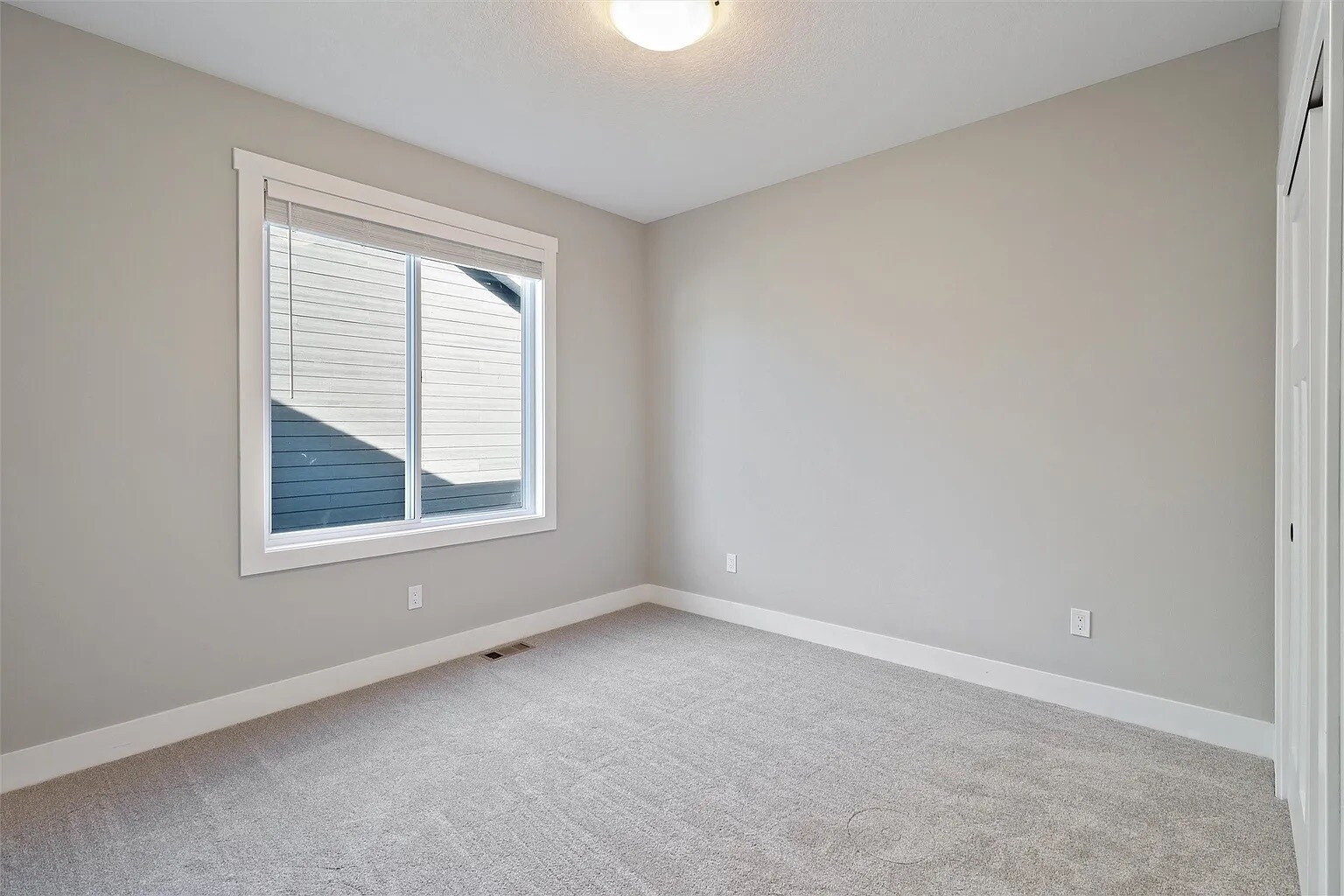 Building Photo - 520 Meadows Ct