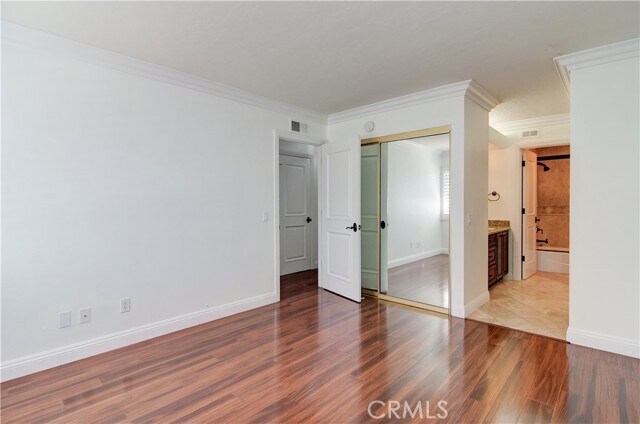Building Photo - 8566 Fallbrook Cir