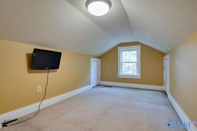 Building Photo - 1313 Wells Ave SE