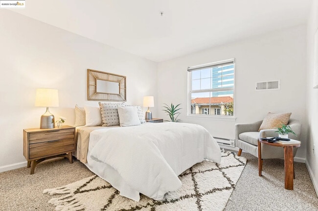 Building Photo - 555 10th St