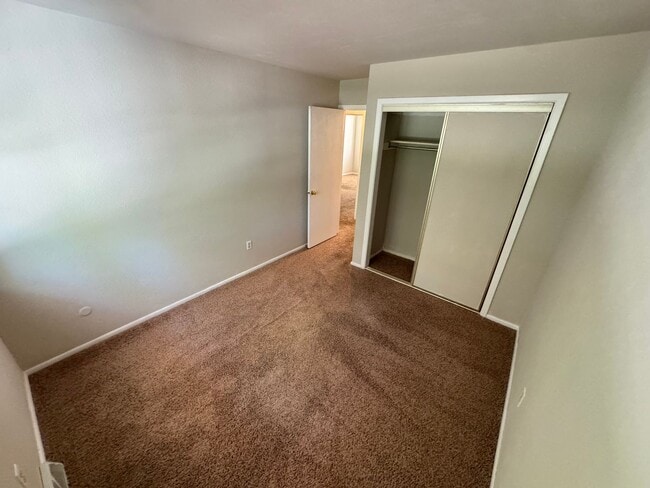 Building Photo - Lovely home in the Villas Community - Age Restricted Community 55+