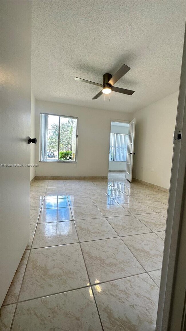 Building Photo - 12760 Vista Isles Dr