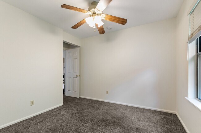 Building Photo - 1090 Sundering Dr