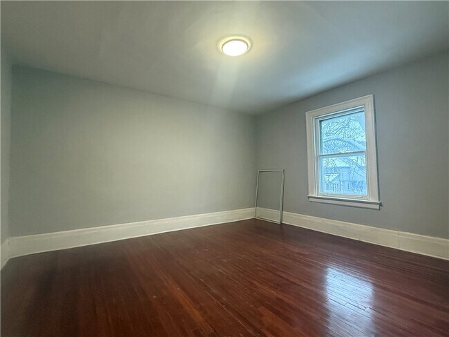 Building Photo - 1042 Monroe Ave