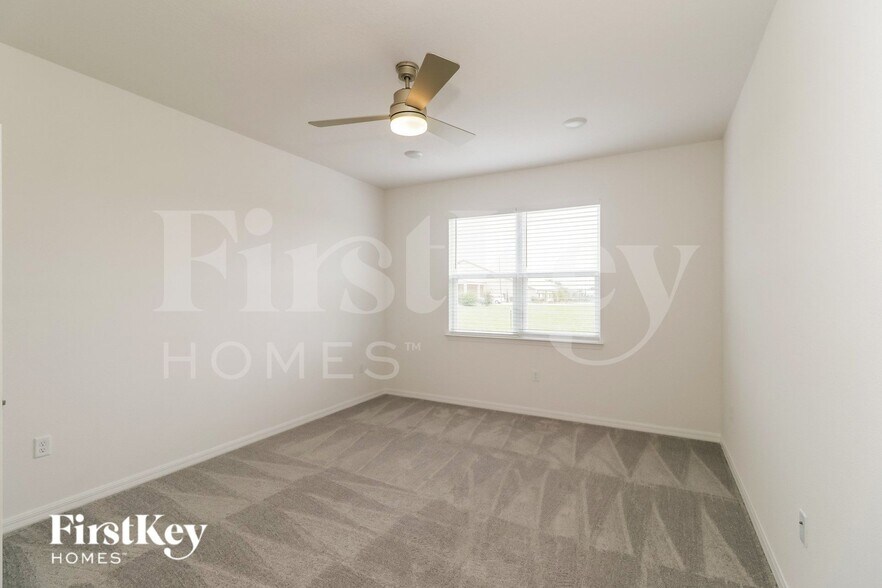 Building Photo - 584 Crown Rose Dr