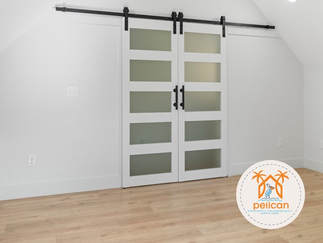 Building Photo - Striking 2BR / 2BA Home with Soaring Vaulted Ceilings