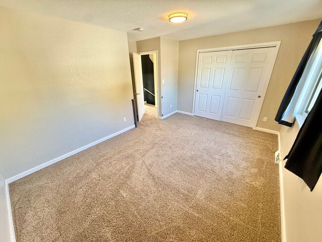 Building Photo - 3 Bedroom Home with Large Yard