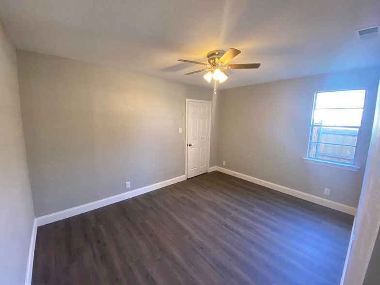 Building Photo - 2006 W Northgate Dr