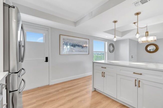 Building Photo - 1 Harbourside Dr