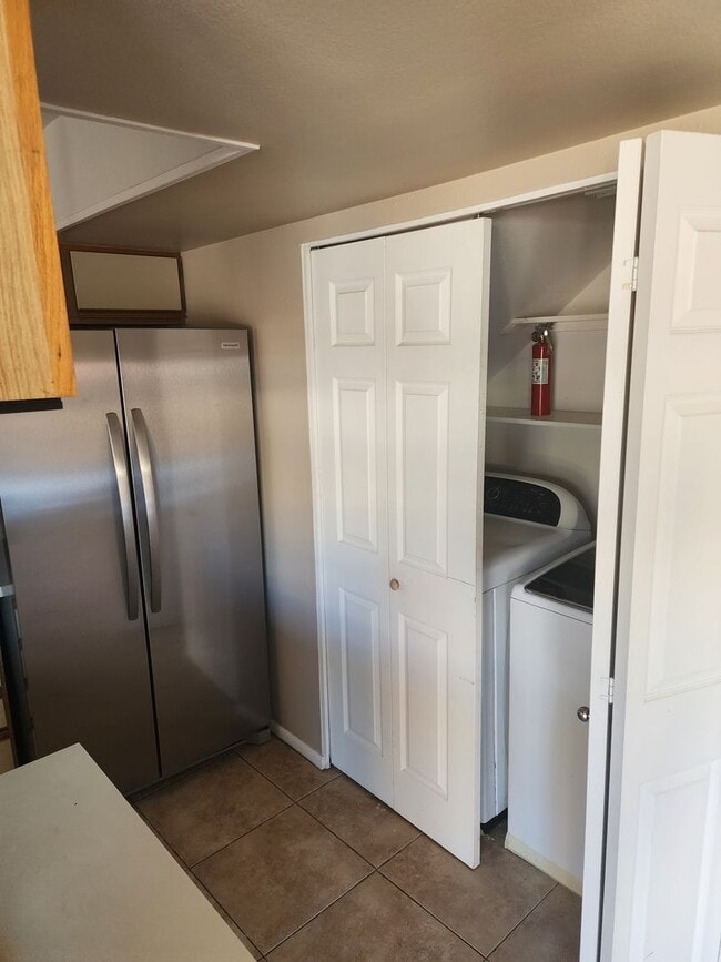 Building Photo - 8712 Mariposa St