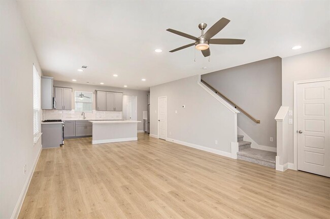 Building Photo - 224 Sunset Ln
