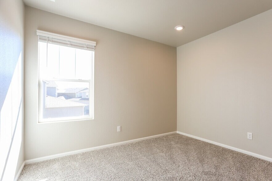 Building Photo - 849 Tarragon Rd