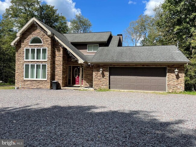 Building Photo - 157 Main St