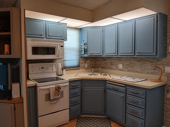 Building Photo - 9797 E 32nd St