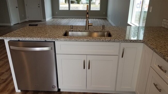 Building Photo - Beautiful Home By Esmeralda Golf Course
