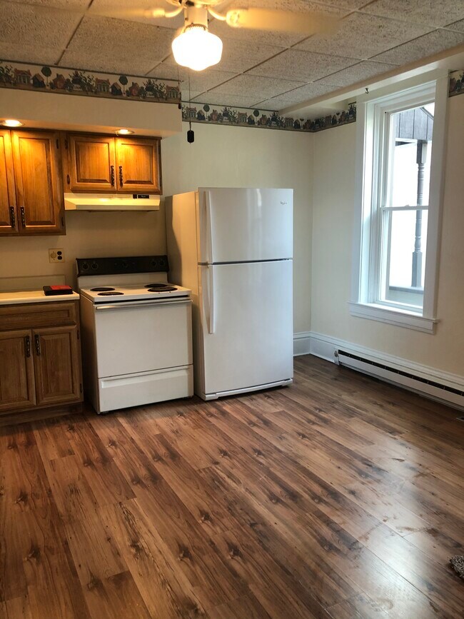 Building Photo - 812 Marshall St