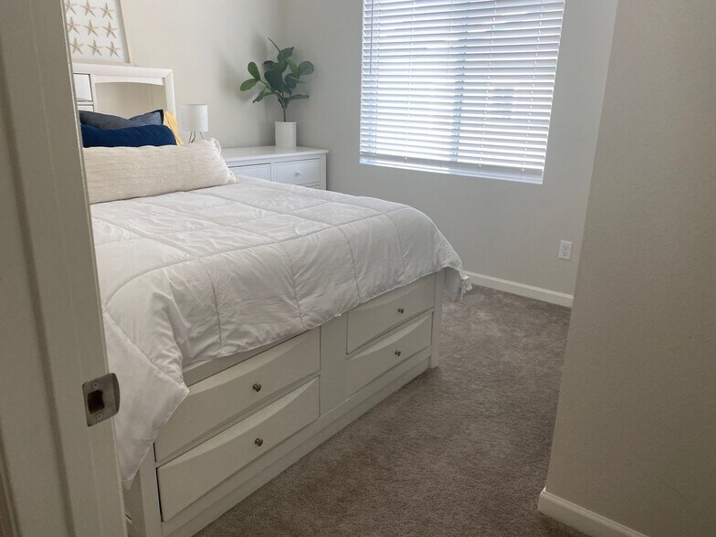 Building Photo - 8848 Fraser River Lp