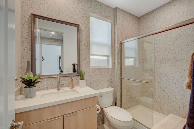 Building Photo - Amazing 2 story home in beautiful Tri Poin...