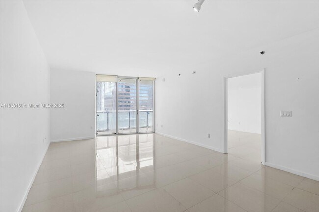 Building Photo - 495 Brickell Ave