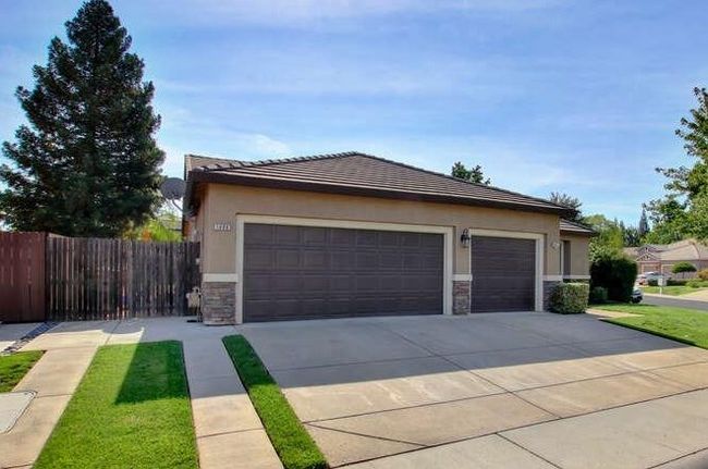 Building Photo - 1608 Bottlebrush Cir