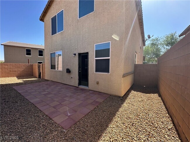 Building Photo - 1033 Pebble Lake St
