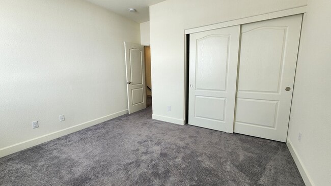 Building Photo - Spacious Two Story Home in Spanish Springs