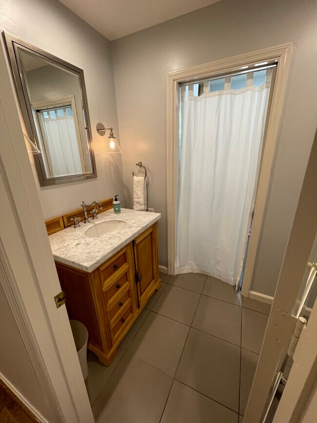 GUEST BATH - MAIN LEVEL - 4633 Benton Smith Rd