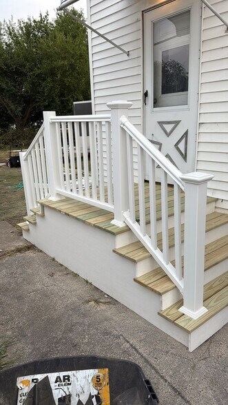 Building Photo - 8 Lamprey St