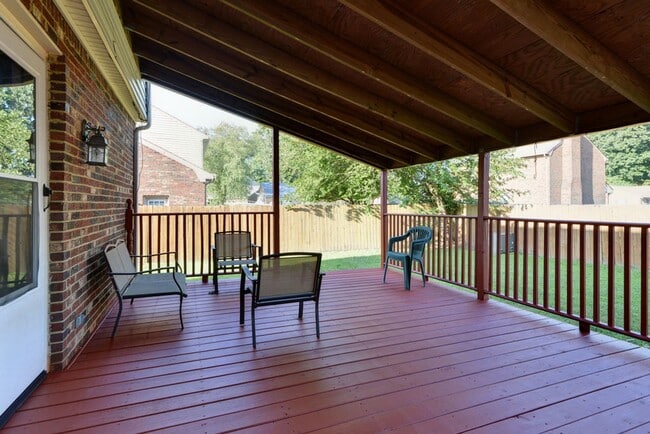 Building Photo - Spacious single family home in Westview Lakes.