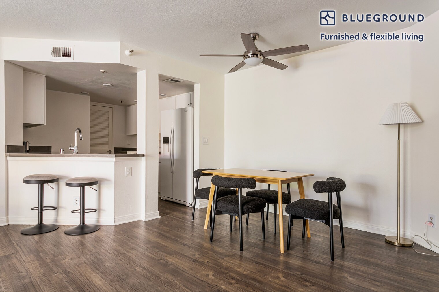 Building Photo - 10977 Bluffside Dr