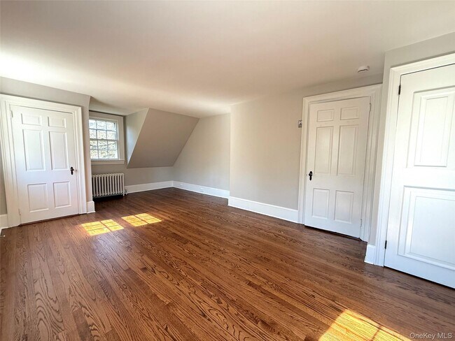 Building Photo - 35 La Rue Dr