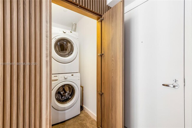 Building Photo - 151 SE 1st St