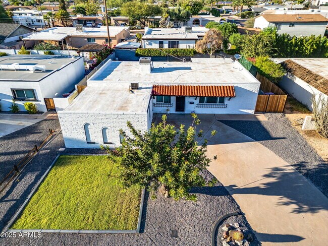 Building Photo - 8326 E Crestwood Way
