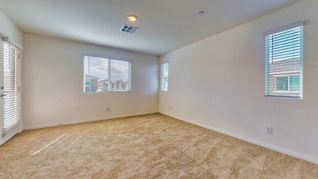 Building Photo - "Spacious 3-Bed Townhouse with Granite Tou...