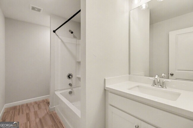 Building Photo - 545 Cresentry Brook