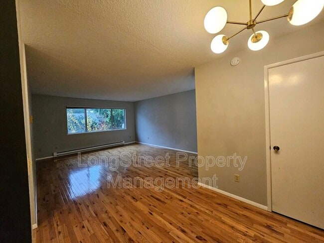 Building Photo - 4602 NE Broadway