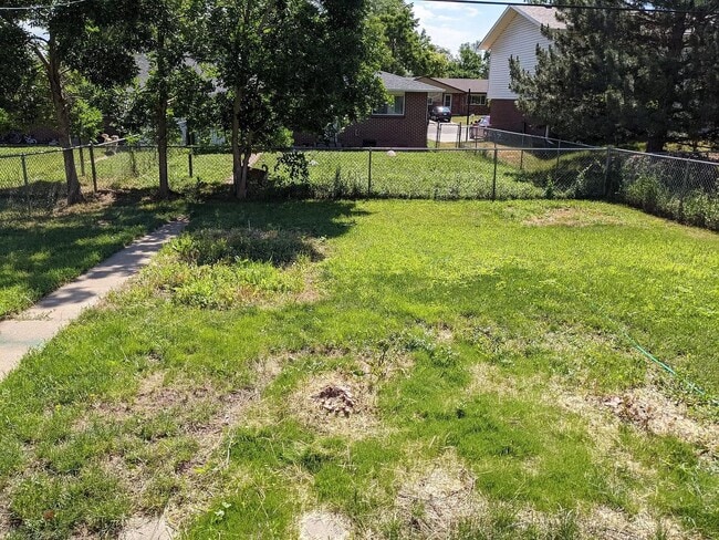 Building Photo - 1106 Cypress Dr