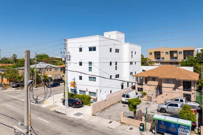 Building Photo - Casa Mariana