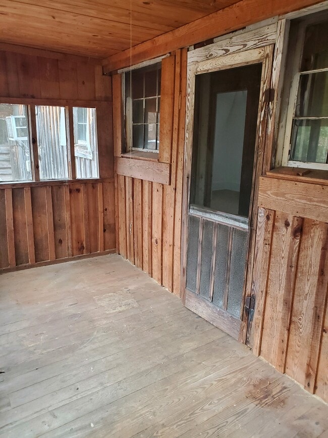 Primary Photo - 212 Blossom Dr