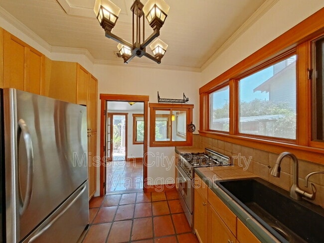Building Photo - 1110 Curley Ave