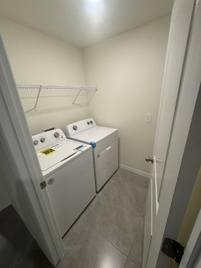 Building Photo - 12294 Elmore Dr