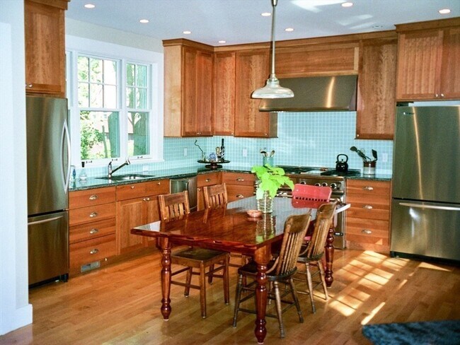 Building Photo - 48 Proctor St