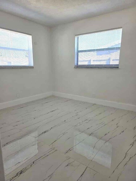 Building Photo - 364 NW 2nd Ct